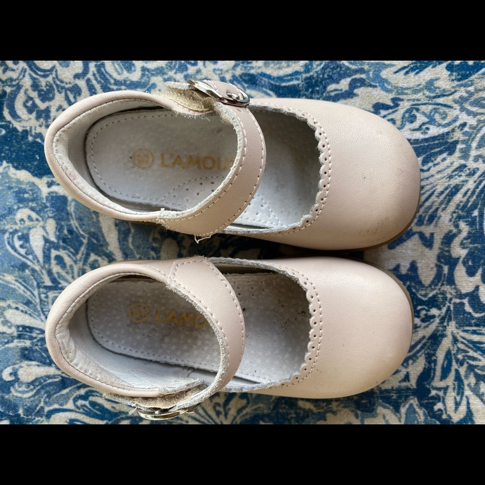 Lamour toddler girls like new !!!!!